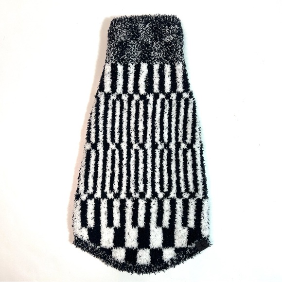 Barefoot Dreams Cozy Chic Abstract Check Dog
Sweater Size Small - Picture 3 of 16